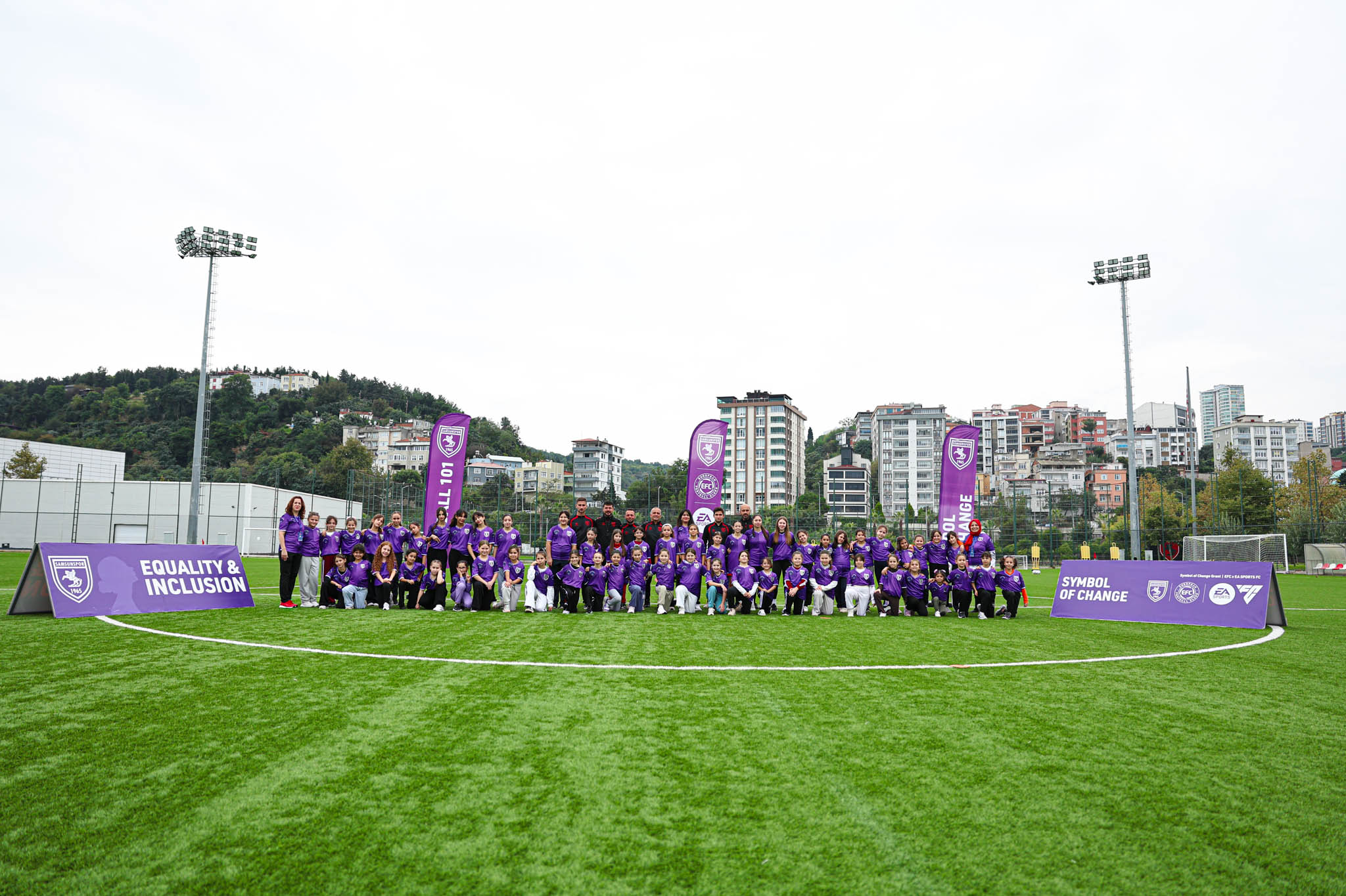 DÜNYA KIZ ÇOCUKLARI GÜNÜ’NDE FUTBOLUN BİRLEŞTİRİCİ GÜCÜ YEŞİL SAHAYA TAŞINDI