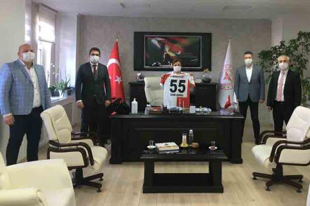 SAĞLIK ÇALIŞANLARIMIZA SAMSUNSPOR FORMASI