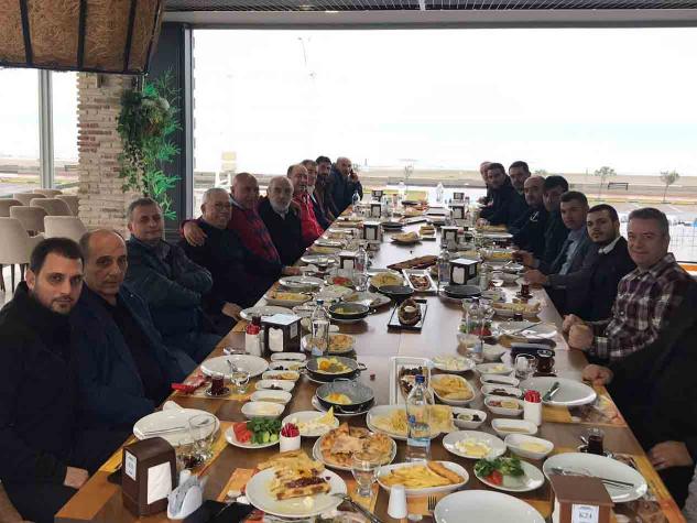İKİ TAKIM YÖNETİCİLERİ KAHVALTINA BİR ARAYA GELDİ