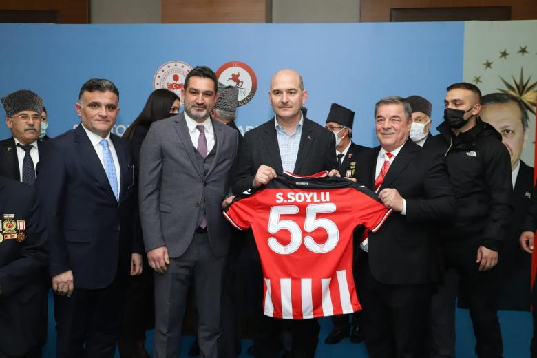 BAKAN SOYLU'YA FORMAMIZI HEDİYE ETTİK