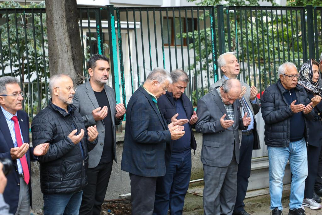 EFSANE KAPTANIMIZ MEZARI BAŞINDA ANILDI