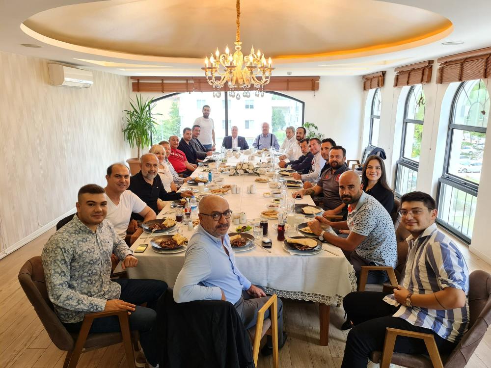 KULÜBÜMÜZ GENÇLERBİRLİĞİ YÖNETİCİLERİ İLE YEMEKTE BİR ARAYA GELDİ
