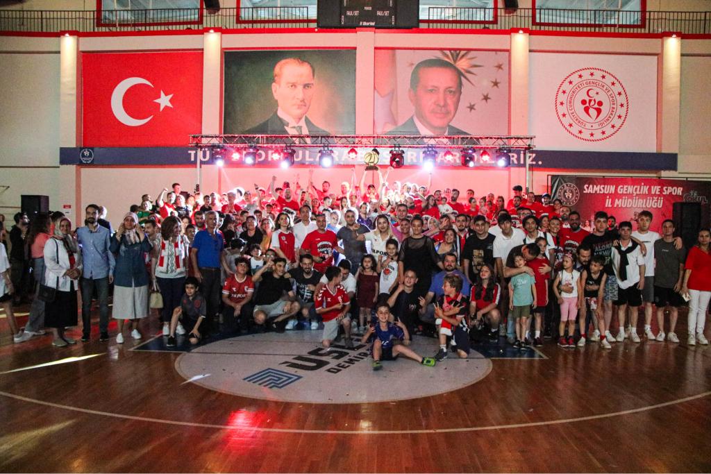 BASKETBOL TAKIMIMIZ ŞAMPİYONLUĞUNU COŞKUYLA KUTLADI