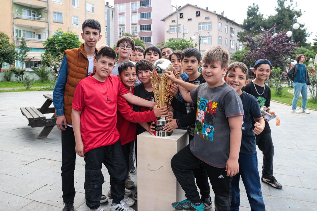 ŞAMPİYONLUK KUPAMIZ İLÇE BELEDİYELERİMİZLE VE TARAFTARLARIMIZLA BULUŞMAYA DEVAM ETTİ