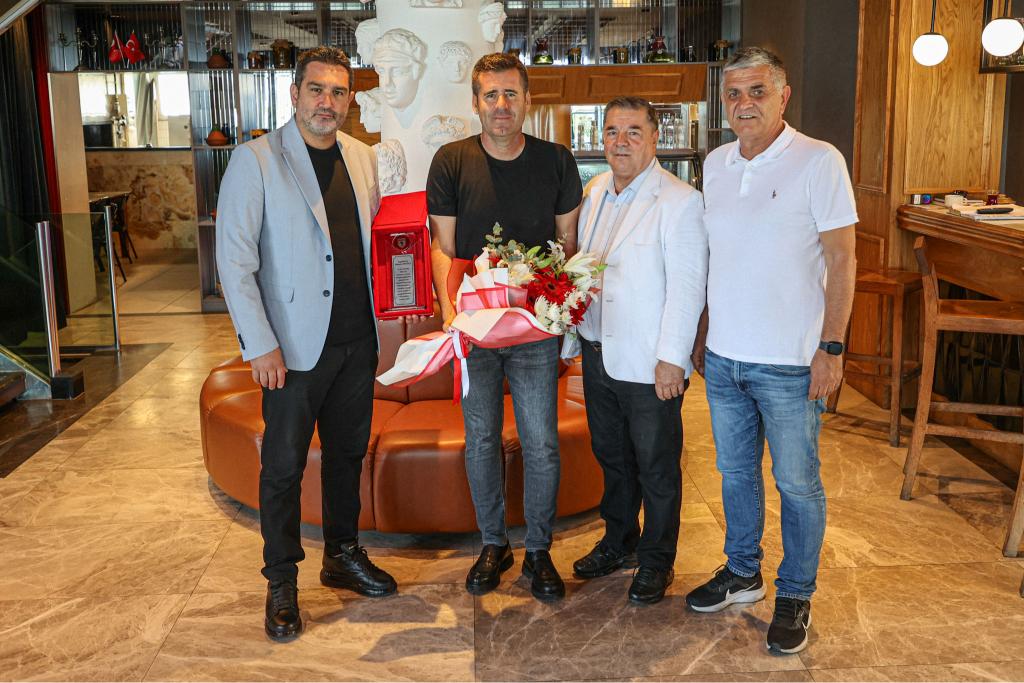 HÜSEYİN EROĞLU'NA TEŞEKKÜR PLAKETİ