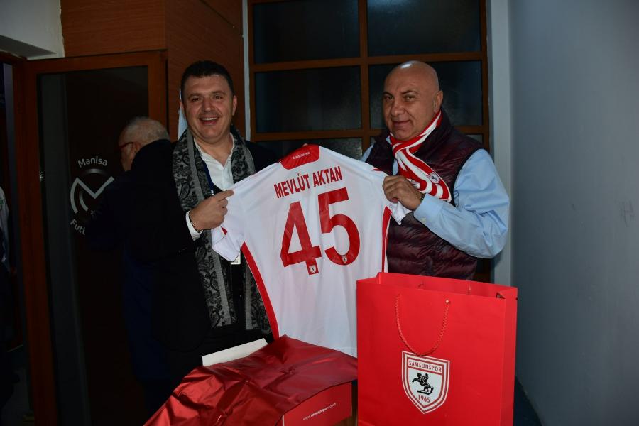 BAŞKANIMIZDAN MANİSA FK BAŞKANINA SAMSUNSPOR FORMASI