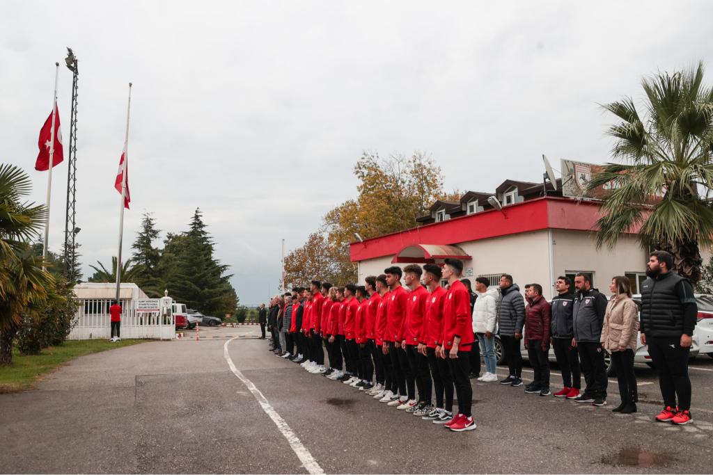 TAKIMIMIZ, 10 KASIM’DA ATATÜRK’Ü ANDI
