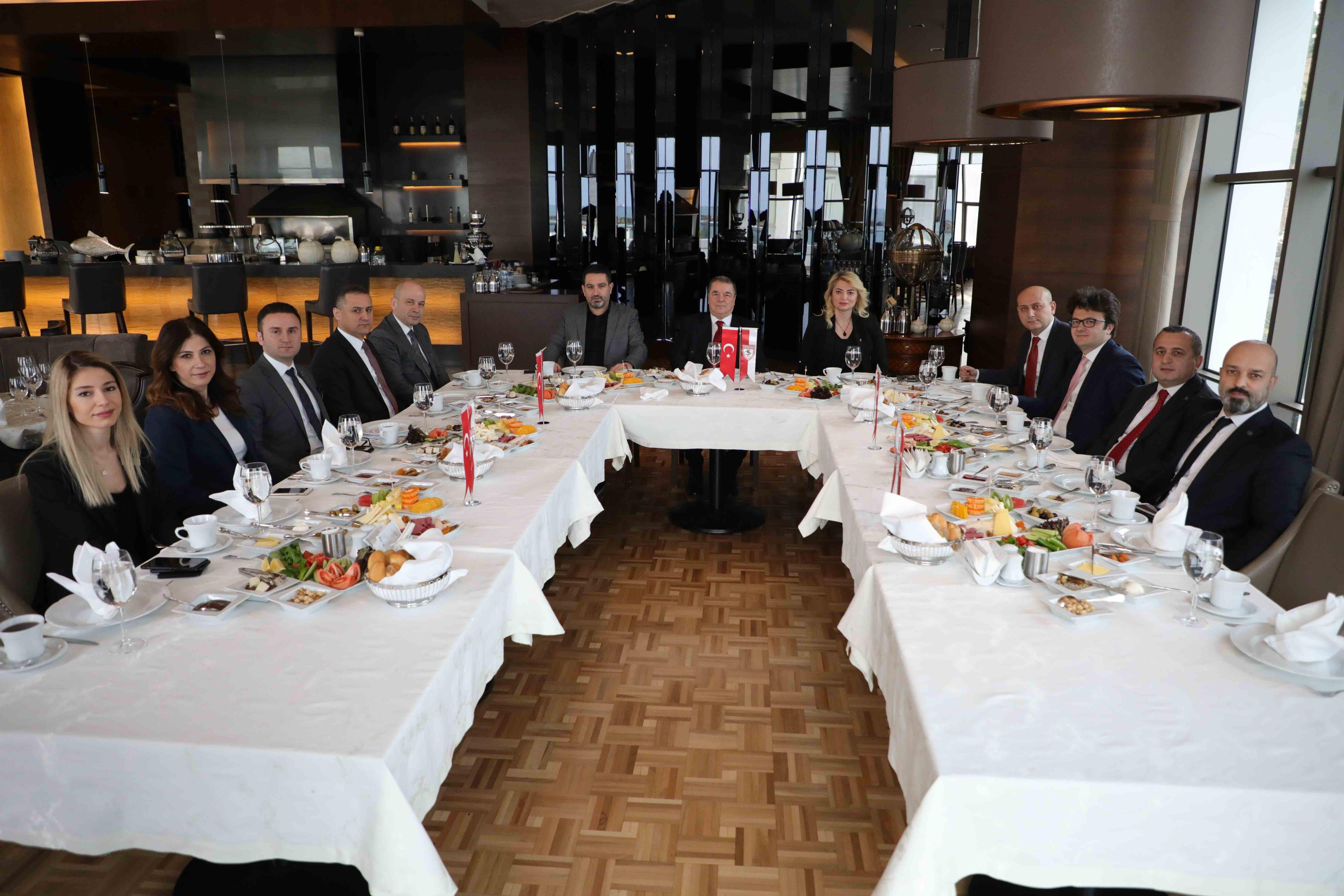 KULÜBÜMÜZ BANKA MÜDÜRLERİYLE BİRARAYA GELDİ