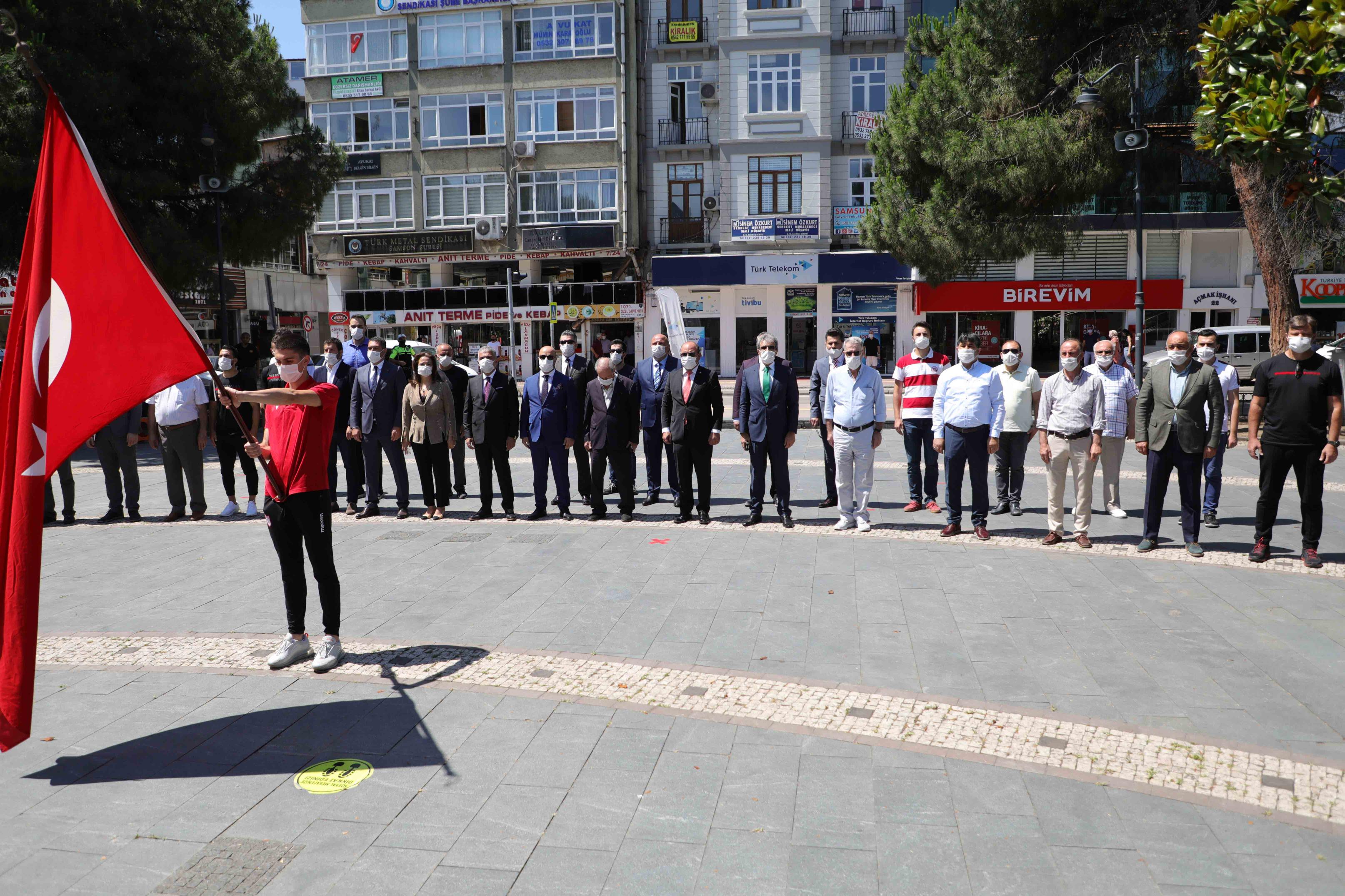 KULÜBÜMÜZ ANITA ÇELENK BIRAKTI