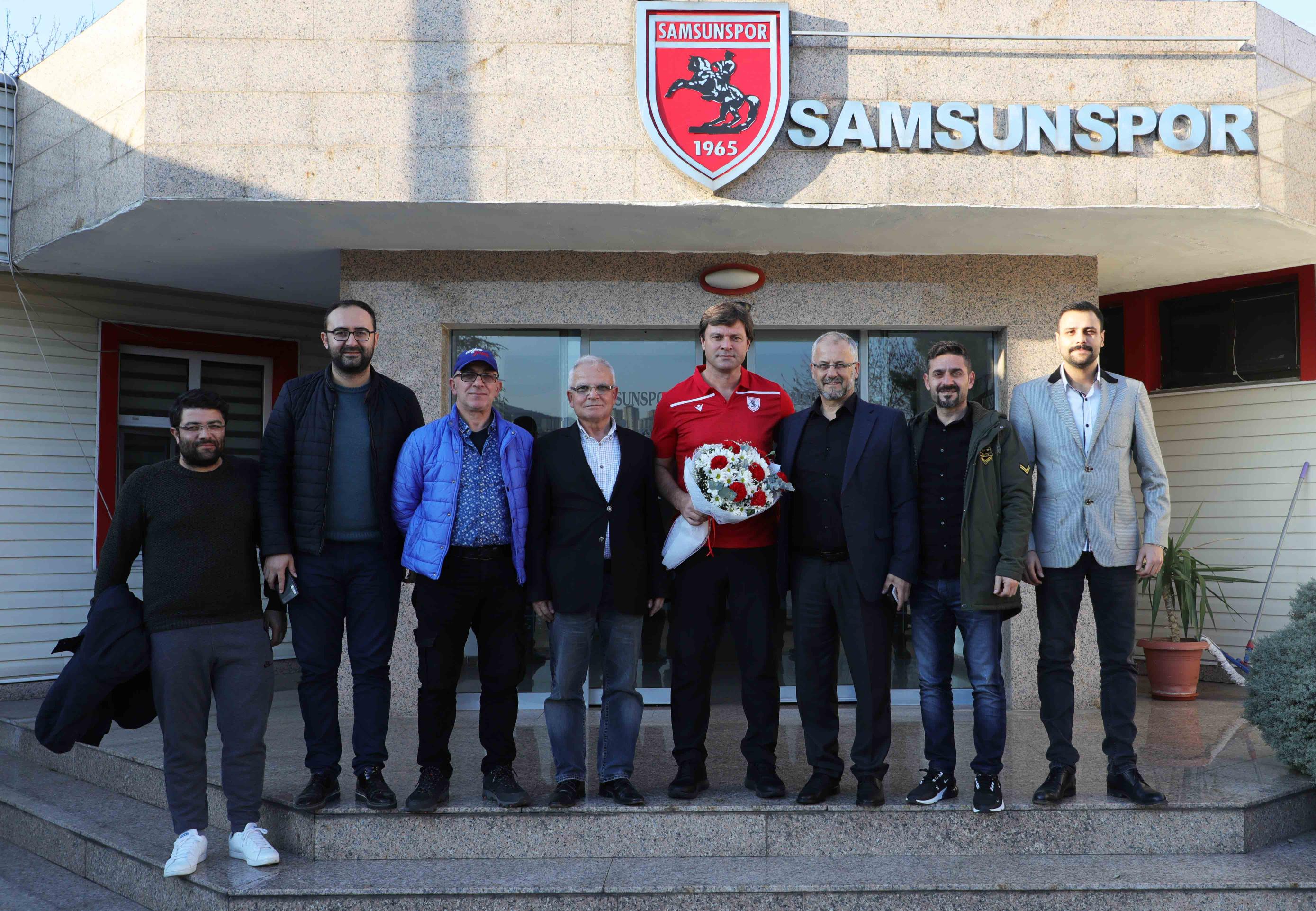 GAZETECİLERDEN TEKNİK DİREKTÖRÜMÜZ ERTUĞRUL SAĞLAM’A ZİYARET