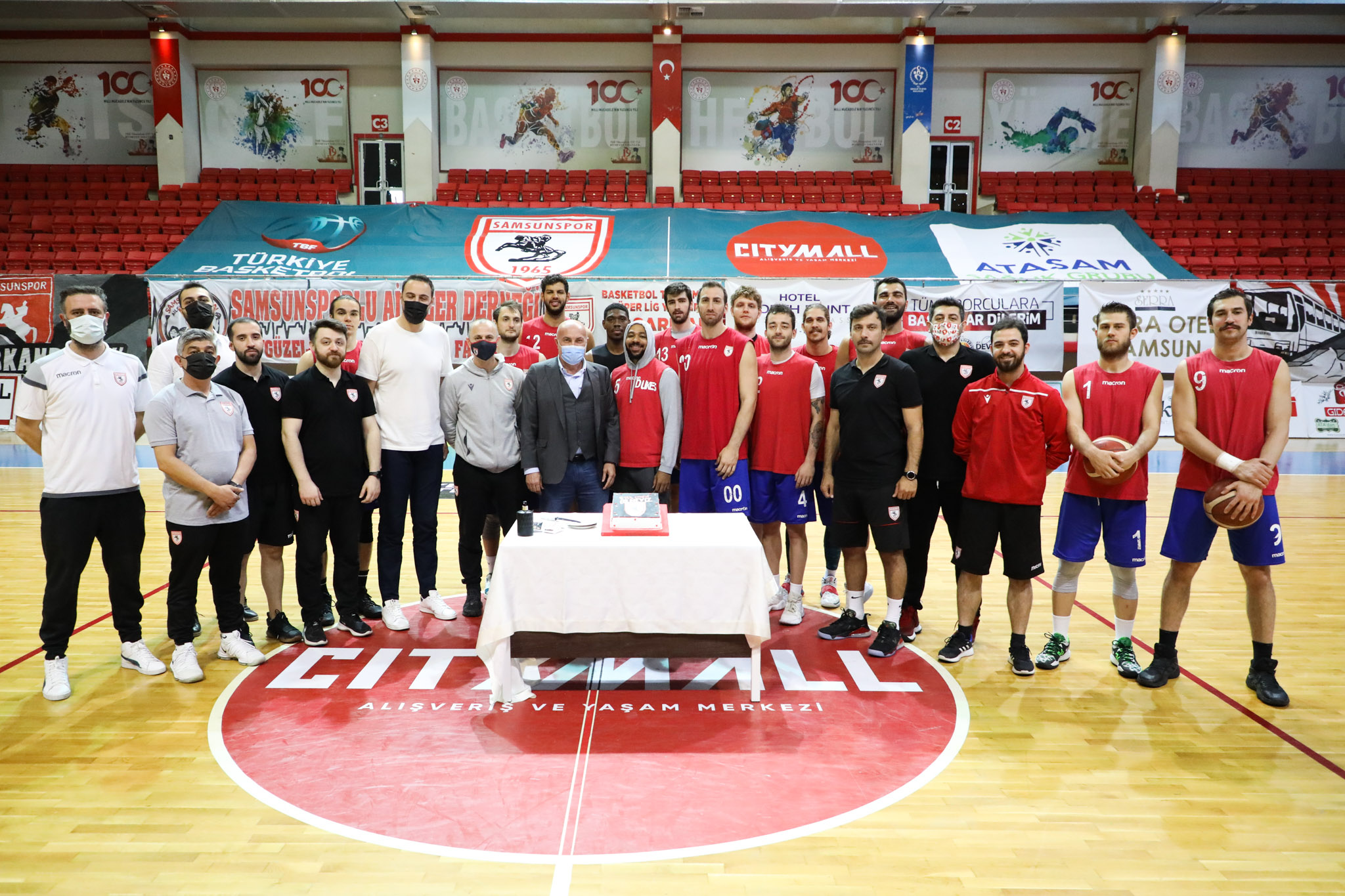 BAŞKANIMIZ, BASKETBOL TAKIMIMIZLA BAYRAMLAŞTI