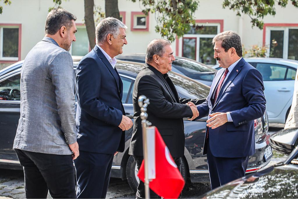 VALİMİZ ORHAN TAVLI’DAN KULÜBÜMÜZE ZİYARET