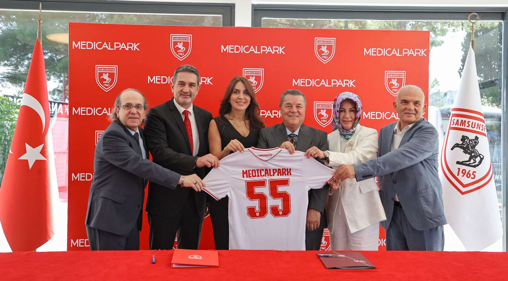 MEDICAL PARK VE LIV HOSPITAL İLE SPONSORLUK İŞ BİRLİĞİMİZ YENİLENDİ